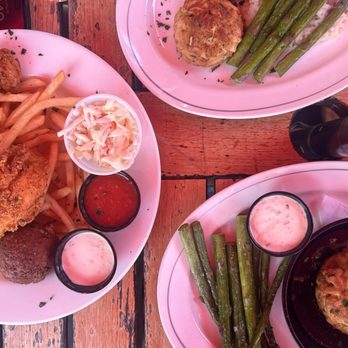 Phillips Seafood - Hoopers Island Crab Cakes, Ultimate Crab Cake and the Fried Seafood Platter - Seafood Near Me - Baltimore, Maryland Phillips Seafood - Hoopers Island Crab Cakes, Ultimate Crab Cake and the Fried Seafood Platter - Seafood Near Me - Baltimore, Maryland