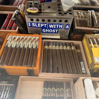Shakers Cigar Bar - Cigar Bars Near Me - Milwaukee, Wisconsin
