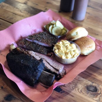 la Barbecue - Side view of the full plate: Beef Rib, Brisket, MAC and Cheese, pickles, and buns - Barbeque Near Me - Austin, Texas la Barbecue - Side view of the full plate: Beef Rib, Brisket, MAC and Cheese, pickles, and buns - Barbeque Near Me - Austin, Texas