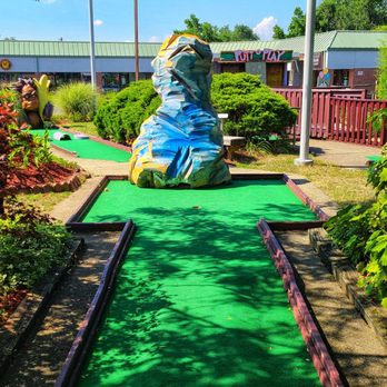 General Custer's Golf and Gulp - Rock? - Mini Golf Near Me - Cincinnati, Ohio