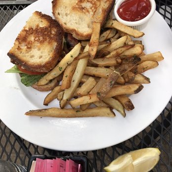 Gideon Welles - Grilled chicken sandwich - Bars Near Me - Chicago, Illinois