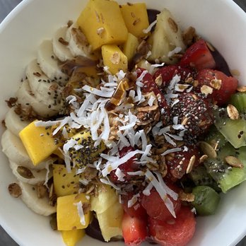 BOL - Maui Wowie Bol + extra fruit add-ons. - Acai Bowls Near Me - Cincinnati, Ohio