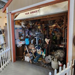 Is this your garage? It sure inspired me to declutter my garage! Is this your garage? It sure inspired me to declutter my garage!