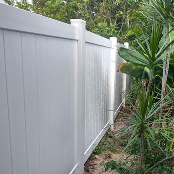 Ergeon - White privacy vinyl fence - Fences & Gates Near Me - Miami, Florida Ergeon - White privacy vinyl fence - Fences & Gates Near Me - Miami, Florida