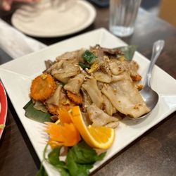 Rice Pot Thai Cuisine - Drunken Noodle ($18)
