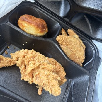 Lee's Famous Recipe Chicken - 8$ meal! This is suppose to be 2 chicken strips and wedges! I got 1 chicken strip and 5 wedges and a biscuit - Chicken Shop Near Me - Bellevue, Kentucky Lee's Famous Recipe Chicken - 8$ meal! This is suppose to be 2 chicken strips and wedges! I got 1 chicken strip and 5 wedges and a biscuit - Chicken Shop Near Me - Bellevue, Kentucky