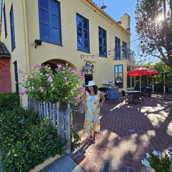 Il Gatto - Entrance - Italian Near Me - La Habra, California Il Gatto - Entrance - Italian Near Me - La Habra, California