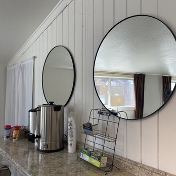 Bryce Uptop Lodge - Coffee/tea bar - Hotels Near Me - Bryce, Utah
