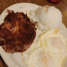 Corned beef hash and eggs with rice. Can't go wrong with this combo. Corned beef hash and eggs with rice. Can't go wrong with this combo.