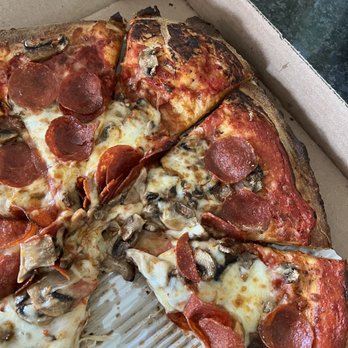 Mamma Mineo's Pizza - pepperoni, mushrooms, and cheese - Italian Near Me - Byron Center, Michigan