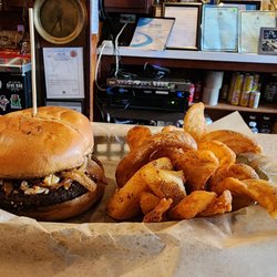 Manci's Antique Club - Cheeseburger & Fries