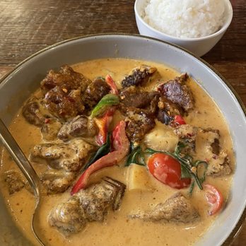 Sisters Thai - Crispy Duck Curry - Thai Near Me - Alexandria, Virginia Sisters Thai - Crispy Duck Curry - Thai Near Me - Alexandria, Virginia