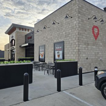 Leo's Eatery - Outdoor seating - Convenience Stores Near Me - Lafayette, Indiana Leo's Eatery - Outdoor seating - Convenience Stores Near Me - Lafayette, Indiana