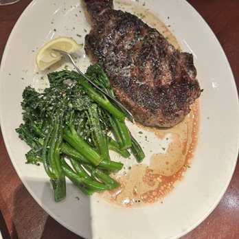 Pappadeaux Seafood Kitchen - Medium Ribeye with Broccolini. Tasty and cooked right. - Seafood Near Me - Dallas, Texas Pappadeaux Seafood Kitchen - Medium Ribeye with Broccolini. Tasty and cooked right. - Seafood Near Me - Dallas, Texas