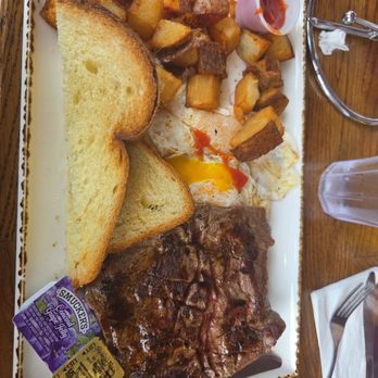 Madres Brunch - Breakfast & Brunch Near Me - Long Beach, California