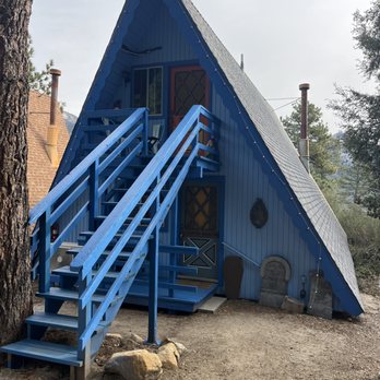 Hicksville Pines - The outside of blue chalet - Hotels Near Me - Idyllwild, California