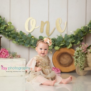 Itsy Photography - Our daughters cake smash with Itsy photography - Session Photography Near Me Itsy Photography - Our daughters cake smash with Itsy photography - Session Photography Near Me
