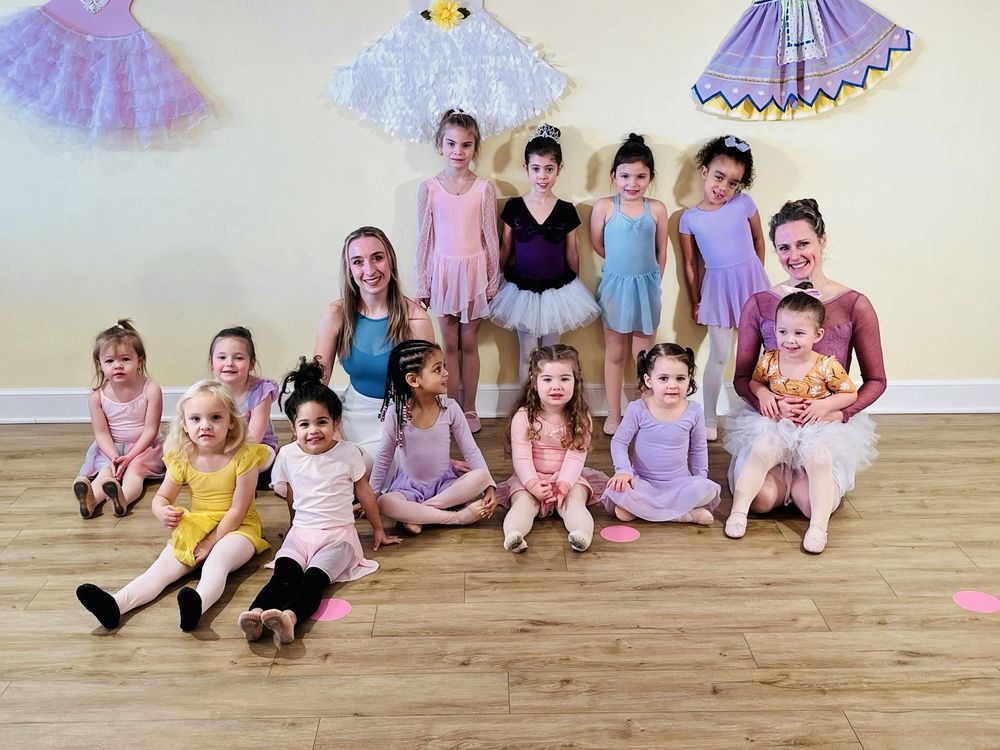 Tutu School Strongsville Logo