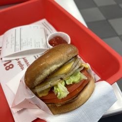 In-N-Out Burger - Cheeseburger