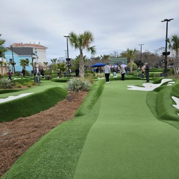PopStroke - Outside - Mini Golf Near Me - Myrtle Beach, South Carolina