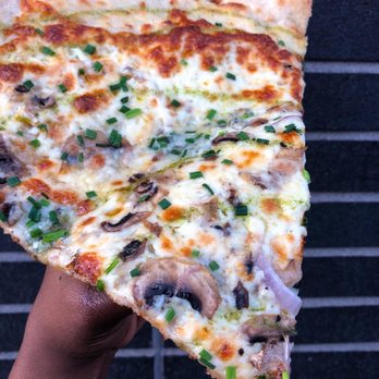 La New-Yorkaise - Gorgonzola pizza with mushrooms, red onions and Gorgonzola cheese, topped with pesto oil - Pizza Near Me - Montreal, Quebec