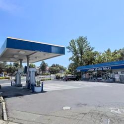 Aery’s Gas & Liquor - Food and gas station
