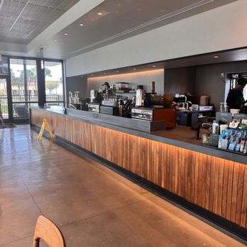 Starbucks - CLEAN! - Coffee & Tea Near Me - Tampa, Florida