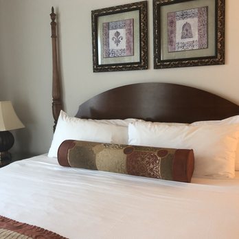 Naples Bay Resort - Best comfy bed and pillows! - Resorts Near Me - Naples, Florida