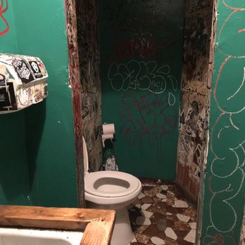 duckduck bar - Bathroom - Dive Bars Near Me - Brooklyn, New York