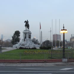 Plaza de la Dignidad - Vista hacia Providencia de Plaza Baquedano (o Plaza Italia)