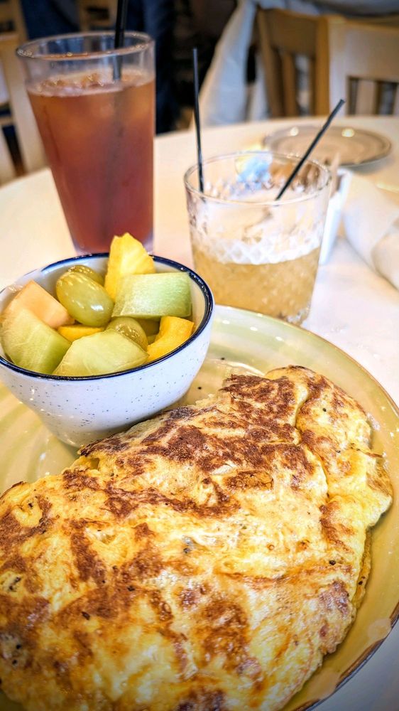 BUBBLY HEN Updated October 2024 75 Photos & 51 Reviews 7915