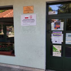 Wejście do Nałęczowskiego Ośrodka Kultury