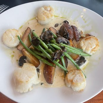 Baxter's Lakeside Grille - Sea Scallops - American Near Me - Lake Ozark, Missouri
