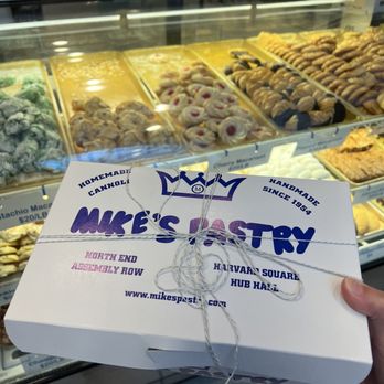 Mike's Pastry - Bakeries Near Me - Cambridge, Massachusetts