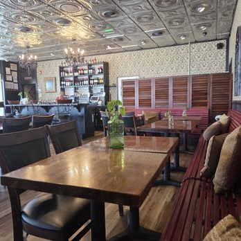 Cafe Lola - New American Near Me - Johnson City, Tennessee