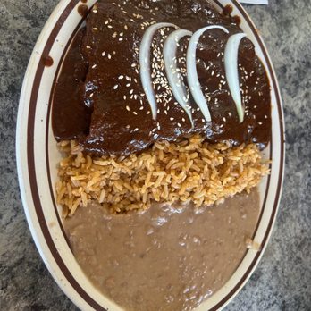 Mendoza's Restaurant - Mole con Pollo - Mexican Near Me - San Jose, California Mendoza's Restaurant - Mole con Pollo - Mexican Near Me - San Jose, California