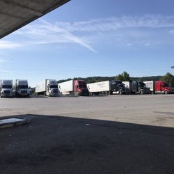 49Er Fuel Center - Lots of parking