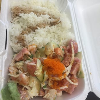 Poke District - Large size: white rice with tuna, salmon,scallops and shrimp mixed with Hawaiian sauce. Really refreshing food ! - Seafood Near Me - Orange, California