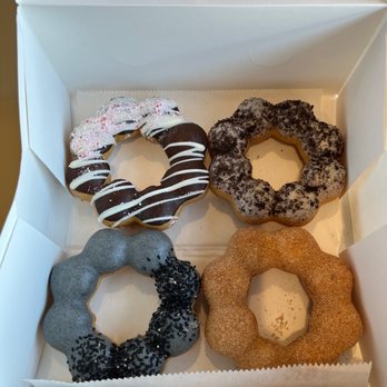 Fat Straws BOBA & Mochi Donuts - Mochi donut pack 10.00 Mint chocolate, churro, black sesame and Oreo - Bubble Tea Near Me - Richardson, Texas
