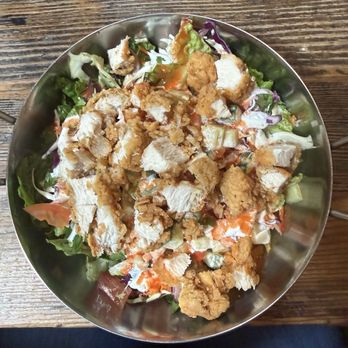 Lucky Luke Brewpub - Buffalo Bleu Crispy Chicken Salad - Breweries Near Me - Lancaster, California