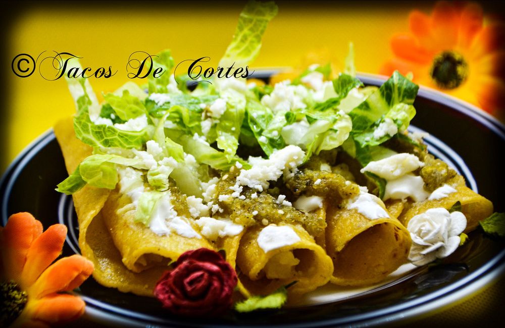 Tacos De Cortes Logo