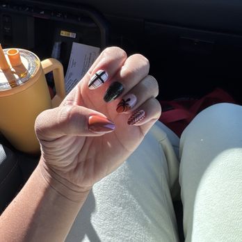 Kroma Nail Bar - Nail Salons Near Me - Madera, California