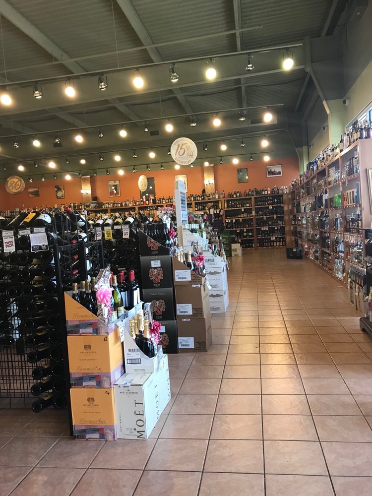 Twin Liquors Logo