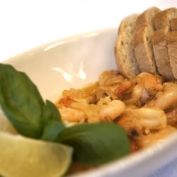 Restauracja Tamarynd - 20 krewetek duszonych w limonce, cytrynie i cebuli podanych ze świeżym pieczywem