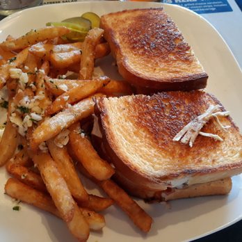 Sonora Brewing - Chipotle Chicken with garlic fries - Breweries Near Me - Sonora, California Sonora Brewing - Chipotle Chicken with garlic fries - Breweries Near Me - Sonora, California