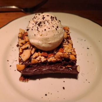 Houston's Restaurant - Brownie and ice cream - Steakhouses Near Me - Pasadena, California Houston's Restaurant - Brownie and ice cream - Steakhouses Near Me - Pasadena, California