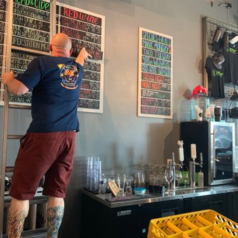 Pour Wine and Taproom - Beer Bar Near Me - Mesa, Arizona