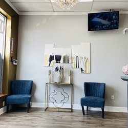 Zoraida Dominican Salon - Waiting area.
