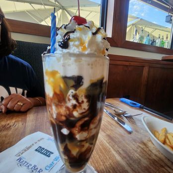 Sparks Water Bar - Ice cream sundae - Bars Near Me - Sparks, Nevada
