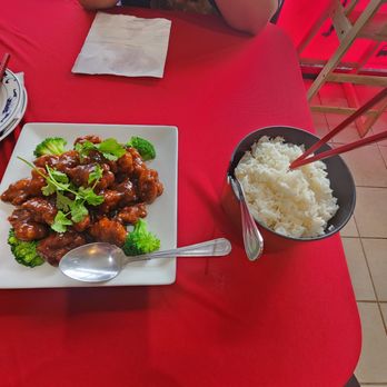 Thien Hoang Restaurant - General tso's chicken and white rice - Vietnamese Near Me - Portland, Oregon Thien Hoang Restaurant - General tso's chicken and white rice - Vietnamese Near Me - Portland, Oregon